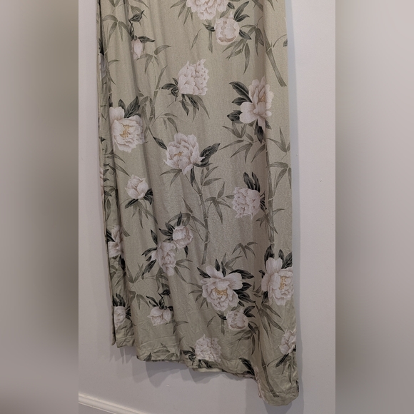 Floral Print Maxi Dress - Picture 6 of 11